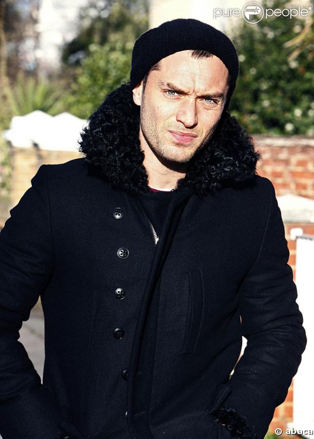19444-jude-law-637x0-1.jpg