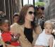 Shiloh Jolie-Pitt avec sa soeur Zahara et sa mère Angelina Jolie à New York le 16 juin 2007 : Shiloh a 1 an 