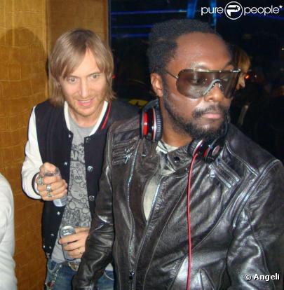 Lors de la soirée Summer Party au Whisky Mist, Will.I.am (Black Eyed Peas) a joué les apprentis DJ sous l'oeil amusé de David Guetta, mardi 25 mai.