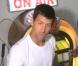 Novak Djokovic et Viktor Troicki parodient le clip de Shakira et Rafael Nadal,  Gypsy , dans  Un jour à Roland , sur France 3.