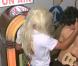 Novak Djokovic et Viktor Troicki parodient le clip de Shakira et Rafael Nadal,  Gypsy , dans  Un jour à Roland , sur France 3.