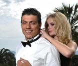 Taïg Khris et Petra posent pour les photographes, à l'Hôtel Martinez.  Mai 2010