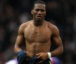 Le grand Didier Drogba entame sa course contre la montre pour récupérer de son opération du cubitus et jouer le Mondial en Afrique du Sud...