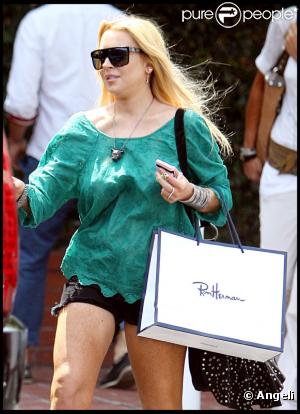 Lindsay Lohan aurait-elle pris un peu de poids ? Elle apparaîssait bien en chair, jeudi 10 juin, à Los Angeles.