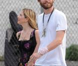 Mira Sorvino et son époux dans les rues de New York le 12 juin 2010