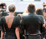Johnny (avec Joy dans les bras) et Laeticia sur Le Paquebot, à la soirée d'anniversaire de Johnny Hallyday. 15/06/2010