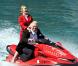 Richard Branson : Après Dita Von Teese, le milliardaire barbote avec une hôtesse de l'air !