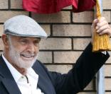 Sean Connery dévoile à Edimbourg une plaque à son nom le 17 juin 2010