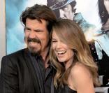 Fou rire entre Josh Brolin et sa femme Diane Lane lors de l'avant-première de Jonah Hex à Los Angeles le 17 juin 2010