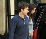Jason Bateman et sa fille Francesca, 3 ans et demi, se promènent à New York, mardi 15 juin.