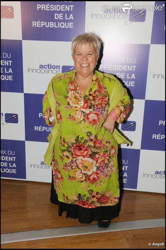 http://static1.purepeople.com/articles/4/58/62/4/@/431888-mimie-mathy-bientot-dans-trois-filles-637x0-3.jpg