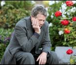 Ryan O\'Neal rend hommage à Farrah Fawcett, disparue le 25 juin 2009.