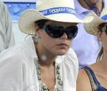 Laure Manaudou et une amie, à l'occasion de l'Open EDF, qui se tient au Lagardère Club de Paris, le 26 juin 2010. 
