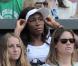 A Wimbledon 2010, les femmes de tennismen ont soutenu avec charme leurs champions respectifs... Mais pas Venus Williams, qui, elle, encourage sa soeur Serena ! 