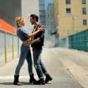 Maroon 5 : Regardez le chanteur se faire casser la figure par sa top model de girlfriend !