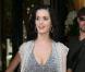 Katy Perry nous a impressionné avec sa petite robe en mousseline noire et blanche, joliment ceinturée et portée avec des escarpins turquoises... Bravo !