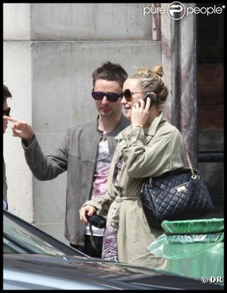 Kate Hudson et Matthew Bellamy amoureux à Paris, le 13 juin 2010.