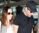 Emily Blunt et John Krasinski à l'aéroport de LAX, à Los Angeles, le 13 février 2010.