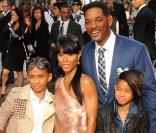 Jaden Smith, Jada-Pinkett Smith, Will Smith et Willow Smith à l'occasion de l'avant-première britannique de  Karate Kid , à Leicester Square, à Londres, le 15 juillet 2010.
