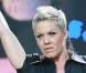 Pink : Après son hospitalisation, la voilà déjà sur scène, déchaînée !