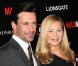 Le beau Jon Hamm, son épouse et la sulfureuse Christina Hendricks... pour une soirée complètement mad !