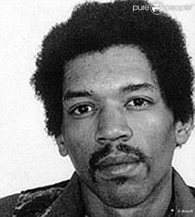 Jimi Hendrix a été incarcéré en 1969 pour possession de drogue, à l'aéroport de Toronto.  