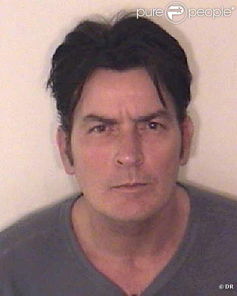 http://static1.purepeople.com/articles/4/60/46/4/@/446760-l-acteur-charlie-sheen-a-ete-arrete-637x0-2.jpg