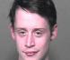 Macaulay Culkin a été arrêté dans l'état de l'Oklahoma en 2004 pour possession de marijuana et de médicaments pour lesquels il n'avait pas de prescription médicale. Il passera quelques heures en prison.  