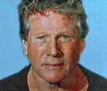 Ryan O'Neal a été arrêté en compagnie de son fils Redmond, pour possession de stupéfiants, en septembre 2008.  