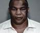 En novembre 2009, Mike Tyson a été arrêté pour s'être battu avec un photographe à l'aéroport LAX de Los Angeles.  