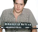 En juin 1995, Hugh Grant a été arrêté pour avoir eu recours aux services d'une prostituée dans une voiture... sur un parking.  