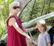 Reese Witherspoon emmène son fils Deacon à un anniversaire le 17 juillet 2010 à Pacific Palisades