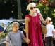Reese Witherspoon emmène son fils Deacon à un anniversaire le 17 juillet 2010 à Pacific Palisades