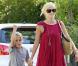 Reese Witherspoon emmène son fils Deacon à un anniversaire le 17 juillet 2010 à Pacific Palisades