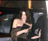 Carla Bruni-Sarkozy brille à Windsor le 27 mars 2008 : le mannequin reprend ses droits devant les objectifs...