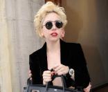 Le sac de luxe par excellence, le Birkin de Hermès... Lady Gaga ne peut pas s'en passer ! 