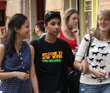 Mark Indelicato et ses meilleures amies dans les rues de New York