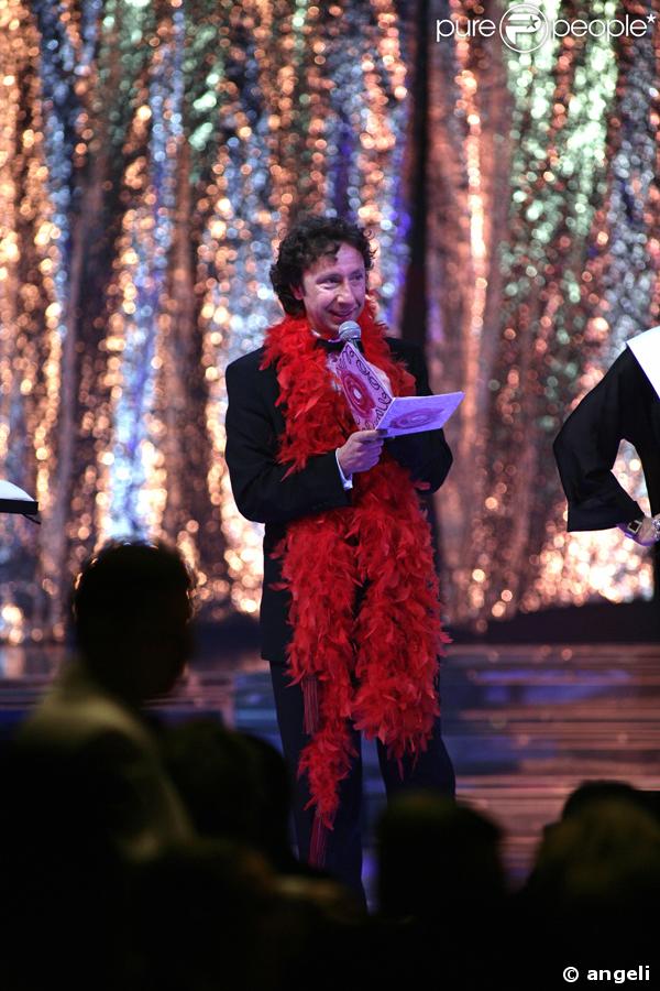 Le Bal de la Rose 2008 : Stéphane Bern et son truc en plumes...