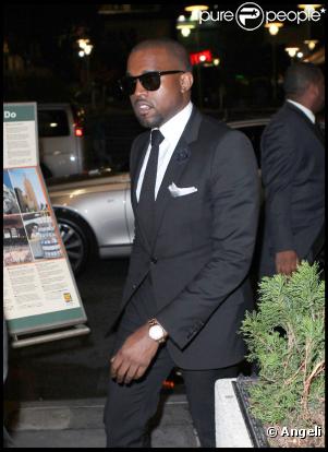Kanye West sort du concert de Rihanna à New York, le 12 août 2010