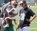 Jessica Alba en famille à Los Angeles, le 14 août 2010