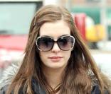 Anne Hathaway sur le tournage de Bridal War, le 27/03/08 à New York
