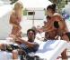 Shauna Sand, sa fille ainée et son petit ami passent l'après-midi sur la plage de Miami le 18 août 2010