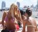Shauna Sand, sa fille ainée et son petit ami passent l'après-midi sur la plage de Miami le 18 août 2010
