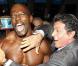 L'équipe du film Expendables a investi la bourse de New York le 19 août 2010: Terry Crews affiche ses muscles autour de Sylvester Stallone, Dolph Lundgren et Jason Statham 
