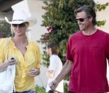 <p>Nicollette Sheridan fait du shopping avec son boyfriend Steven Pate à Malibu le 20 août 2010</p>