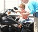 Mardi 17 août, sur les plateaux de tournages du film The Lincoln Lawyer dans lequel joue Matthew McConaughey, son fils Levi, un an et demi, enfourche une Harley Davidson.