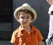 Levi McConaughey, fils de l'acteur Matthew McConaughey, s'apprête à partir avec ses parents et sa petite soeur, Vida, en balade à Malibu, dimanche 15 août.