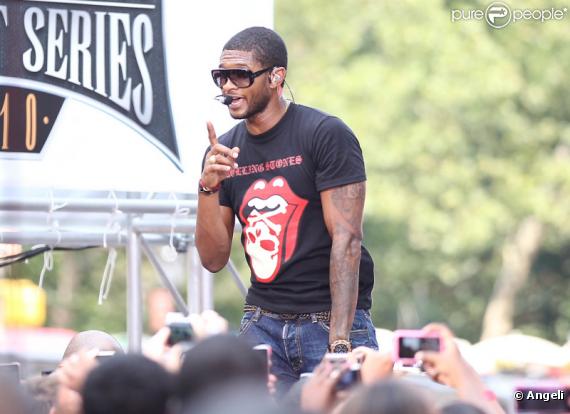 Usher se produisait, ce samedi 21 août, en live dans l'Early Show, diffusé sur CBS.