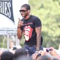 Usher fait le show devant des milliers de fans... sous le regard attendri de son irrésistible fils !
