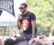 Usher fait le show devant des milliers de fans... sous le regard attendri de son irrésistible fils !